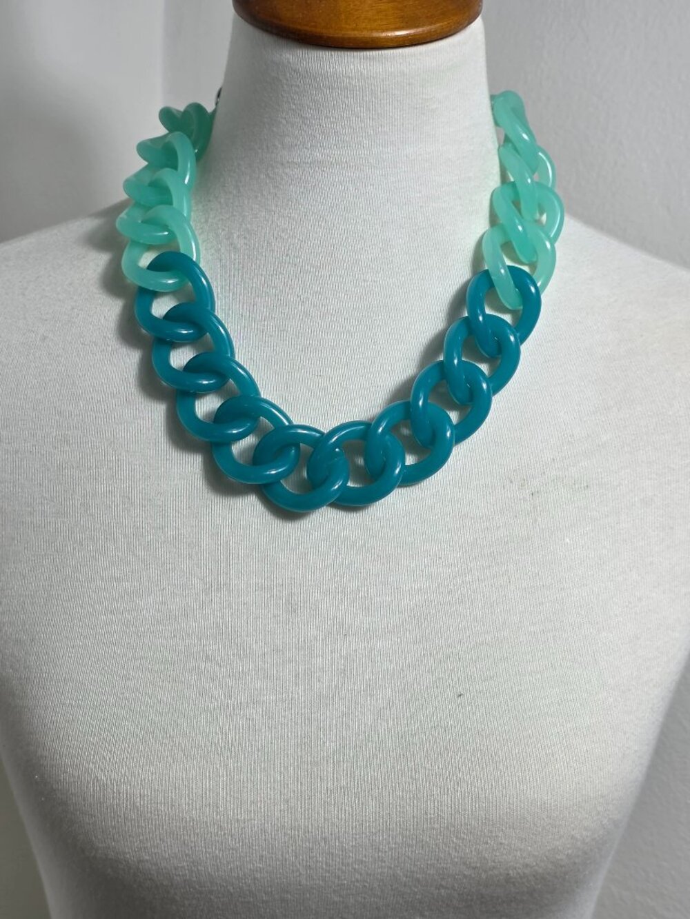 Talbots Chunky Link Necklace Teal & Mint Green Ombre Design
